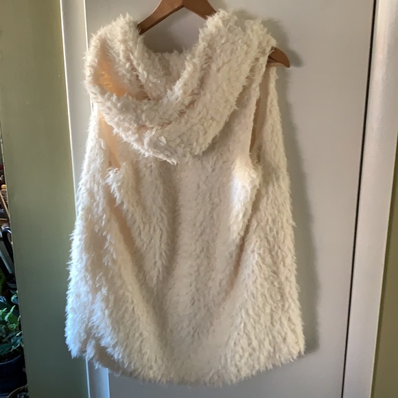 Hooded vest ivory color - Picture 2 of 3